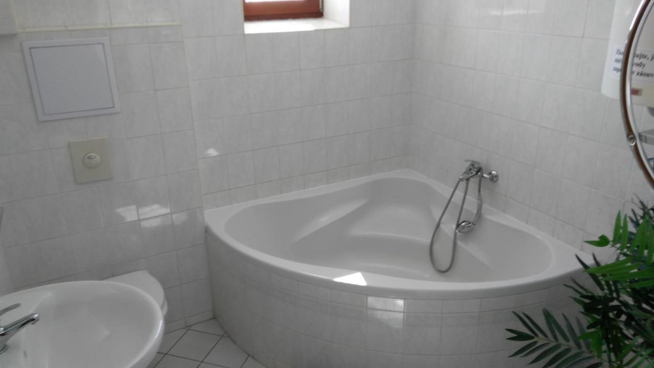 Penzion Exotic Ostrava Luaran gambar